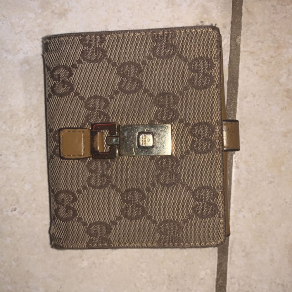 Vintage Gucci wallet with key lock